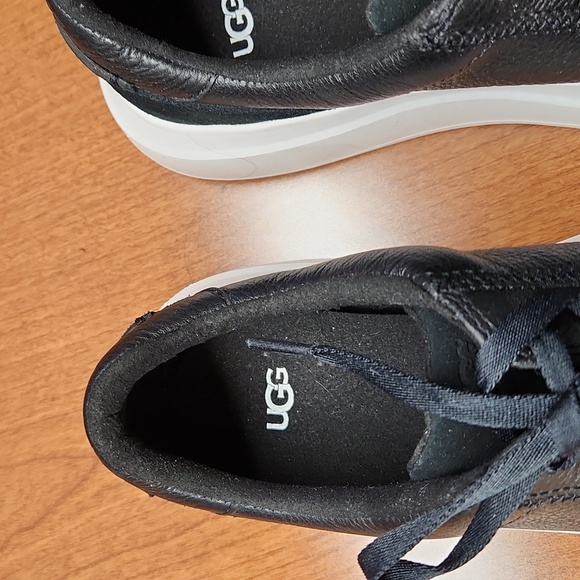 Women's Ugg sneakers - Picture 2 of 4